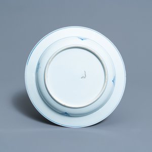 Een diep Chinees blauw-wit 'Xi Xiang Ji' bord, Yongzheng — foto 2