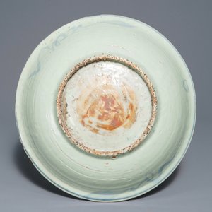 Een diepe Chinese blauwwitte Swatow schotel voor de islamitische markt, Ming — foto 2