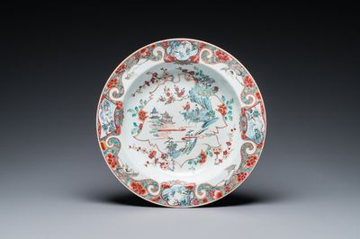 Een diepe Chinese famille rose schotel, Yongzheng