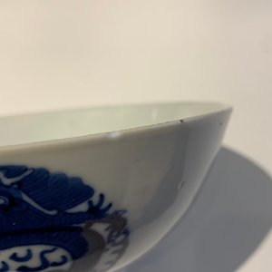 Een diverse collectie Chinees blauw-wit en famille rose porselein, 19/20e eeuw — foto 24