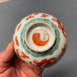 Een diverse collectie Chinees blauw-wit en famille rose porselein, 19/20e eeuw — foto 39