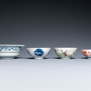 Een diverse collectie Chinees blauw-wit en famille rose porselein, 19/20e eeuw — foto 4
