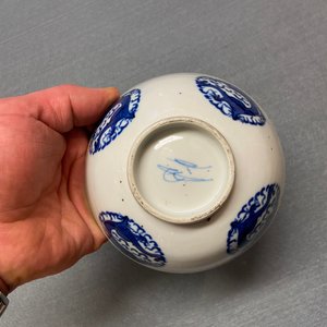 Een diverse collectie Chinees blauw-wit en famille rose porselein, 19/20e eeuw — foto 43