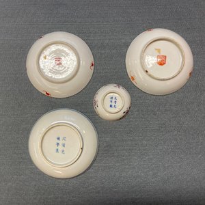 Een diverse collectie Chinees blauw-wit en famille rose porselein, 19/20e eeuw — foto 49