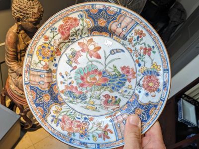 Een diverse collectie Chinees blauw-wit en famille rose porselein, Yongzheng en later — foto 5