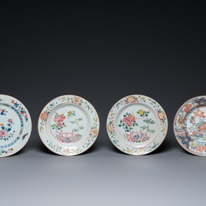 Een diverse collectie Chinees blauw-wit en famille rose porselein, Yongzheng en later — foto 2