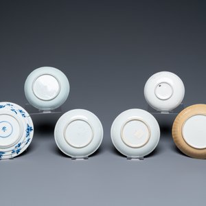 Een diverse collectie Chinees blauw-wit, famille rose en Imari-stijl porselein, Kangxi/Qianlong — foto 5