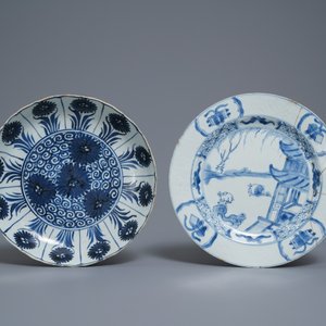 Een diverse collectie Chinees blauw-wit porselein, Ming en Kangxi — foto 23