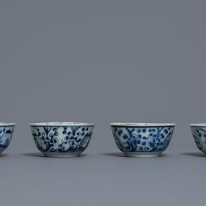 Een diverse collectie Chinees blauw-wit porselein, Ming en Kangxi — foto 28