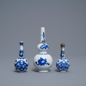 Een diverse collectie Chinees blauw-wit porselein, Ming en Kangxi — foto 3
