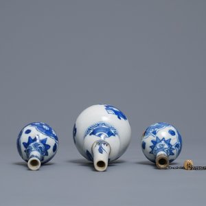 Een diverse collectie Chinees blauw-wit porselein, Ming en Kangxi — foto 5