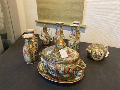 Een diverse collectie Chinees Canton famille rose porselein, 19e eeuw — foto 1