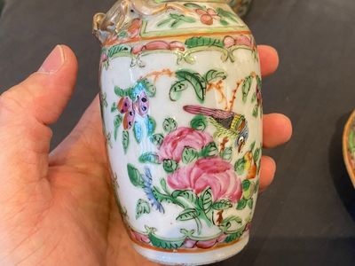 Een diverse collectie Chinees Canton famille rose porselein, 19e eeuw — foto 10