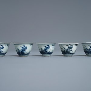 Een diverse collectie Chinees en Japans blauw-wit porselein, Ming en later — foto 24