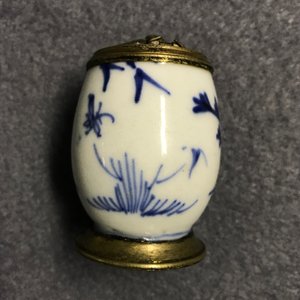 Een diverse collectie Chinees en Japans blauw-wit porselein, Ming en later — foto 32