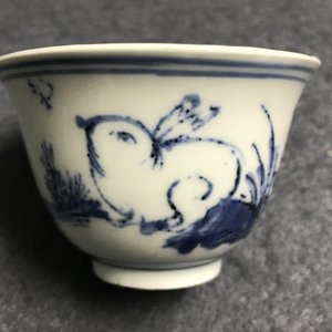 Een diverse collectie Chinees en Japans blauw-wit porselein, Ming en later — foto 33