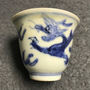 Een diverse collectie Chinees en Japans blauw-wit porselein, Ming en later — foto 41