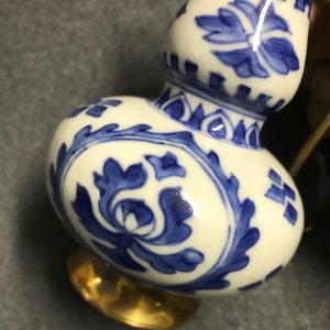 Een diverse collectie Chinees en Japans blauw-wit porselein, Ming en later — foto 49