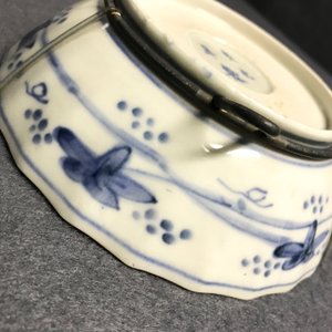 Een diverse collectie Chinees en Japans blauw-wit porselein, Ming en later — foto 52