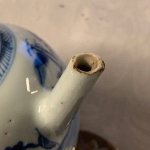 Een diverse collectie Chinees en Japans blauw-wit porselein, Ming en later — foto 62