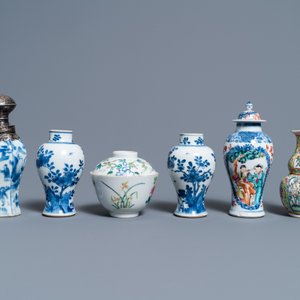 Een diverse collectie Chinees famille rose en blauw-wit porselein, 18/19e eeuw — foto 3
