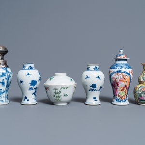 Een diverse collectie Chinees famille rose en blauw-wit porselein, 18/19e eeuw — foto 5