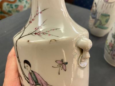 Een diverse collectie Chinees famille rose en monochroom porselein, 18/20e eeuw — foto 26