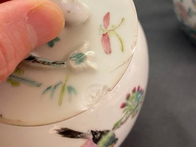 Een diverse collectie Chinees famille rose en monochroom porselein, 18/20e eeuw — foto 10