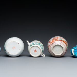 Een diverse collectie Chinees famille rose en monochroom porselein, 18/20e eeuw — foto 15