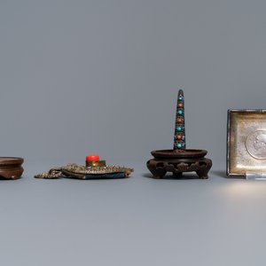 Een diverse collectie Chinees metaal, w.o. paktong, zilver en verguld brons, 17e eeuw en later — foto 6