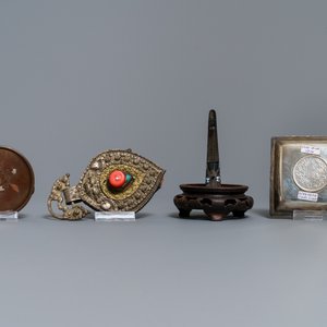 Een diverse collectie Chinees metaal, w.o. paktong, zilver en verguld brons, 17e eeuw en later — foto 7