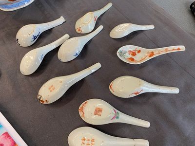 Een diverse collectie Chinees porselein, 19/20e eeuw — foto 22