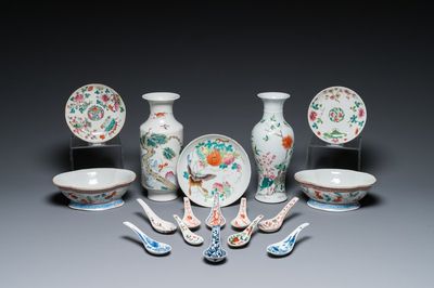Een diverse collectie Chinees porselein, 19/20e eeuw