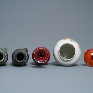 Een diverse collectie Chinees porselein, brons, hout en hardsteen, 19/20e eeuw — foto 6