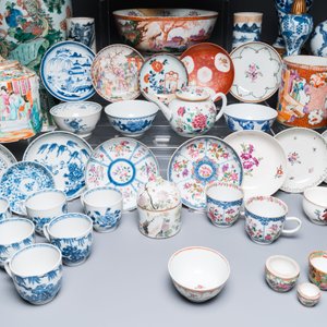 Een diverse collectie Chinees porselein, Kangxi en later — foto 9
