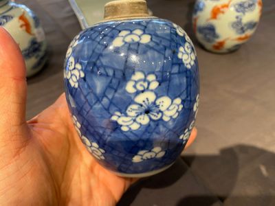 Een diverse collectie Chinees porselein, Kangxi en later — foto 14