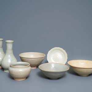 Een diverse collectie Chinees qingbai en crème geglazuurd aardewerk, Song en later — foto 1