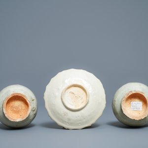 Een diverse collectie Chinees qingbai en crème geglazuurd aardewerk, Song en later — foto 13