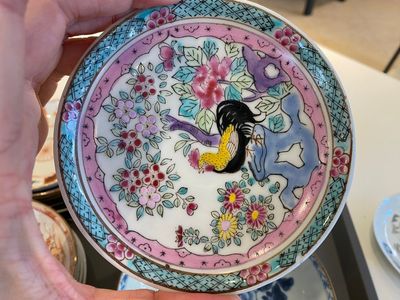 Een diverse collectie Chinese borden, koppen en schotels, Kangxi en later — foto 20