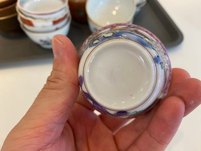 Een diverse collectie Chinese borden, koppen en schotels, Kangxi en later — foto 4
