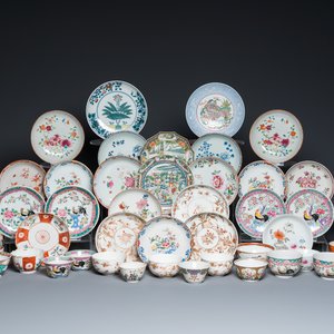 Een diverse collectie Chinese borden, koppen en schotels, Kangxi en later — foto 1
