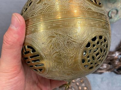 Een diverse collectie Chinese en Tibetaanse objecten in brons, hout en koper, 19/20e eeuw — foto 14
