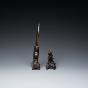 Een diverse collectie Chinese en Tibetaanse objecten in brons, hout en koper, 19/20e eeuw — foto 4