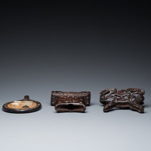 Een diverse collectie Chinese en Tibetaanse objecten in brons, hout en koper, 19/20e eeuw — foto 6