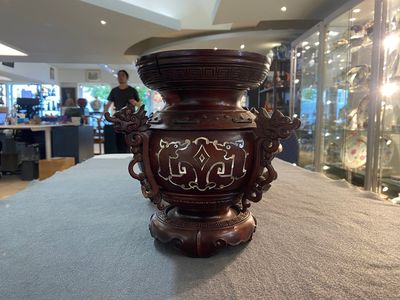 Een diverse collectie Chinese houten sokkels, 19/20e eeuw — foto 15
