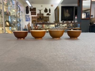 Een diverse collectie Chinese koppen en schotels, 18/19e eeuw — foto 14