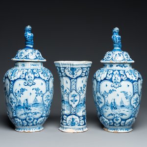 Een driedelig blauw-wit Delfts chinoiserie kaststel, 18e eeuw — foto 4
