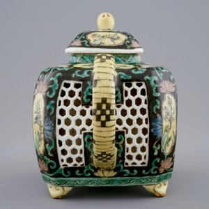 Een dubbelwandige Chinese famille noire theepot, 18/19e eeuw — foto 5