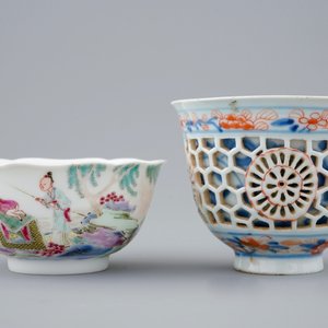 Een dubbelwandige Chinese kom in Imari-stijl, Kangxi en een famille rose kop, Yongzheng — foto 5