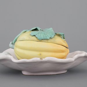 Een Duitse faience meloenvormige terrine op blad, Schrezheim, 18e eeuw — foto 5